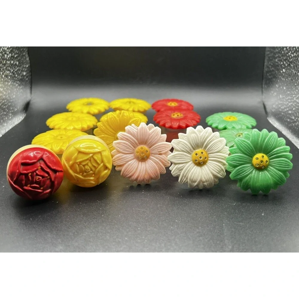 VTG Floral Daisy & Roses Salt‎ and Pepper Shakers Plastic ~ Set Of 15 ~ Colorful